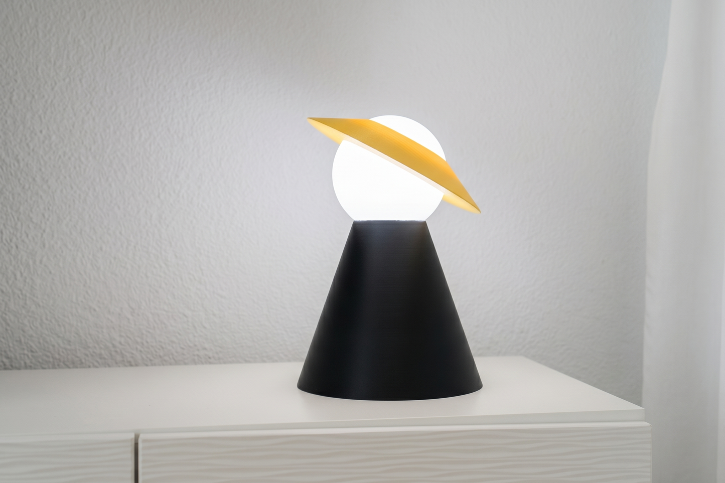 Saturn LED Tischlampe