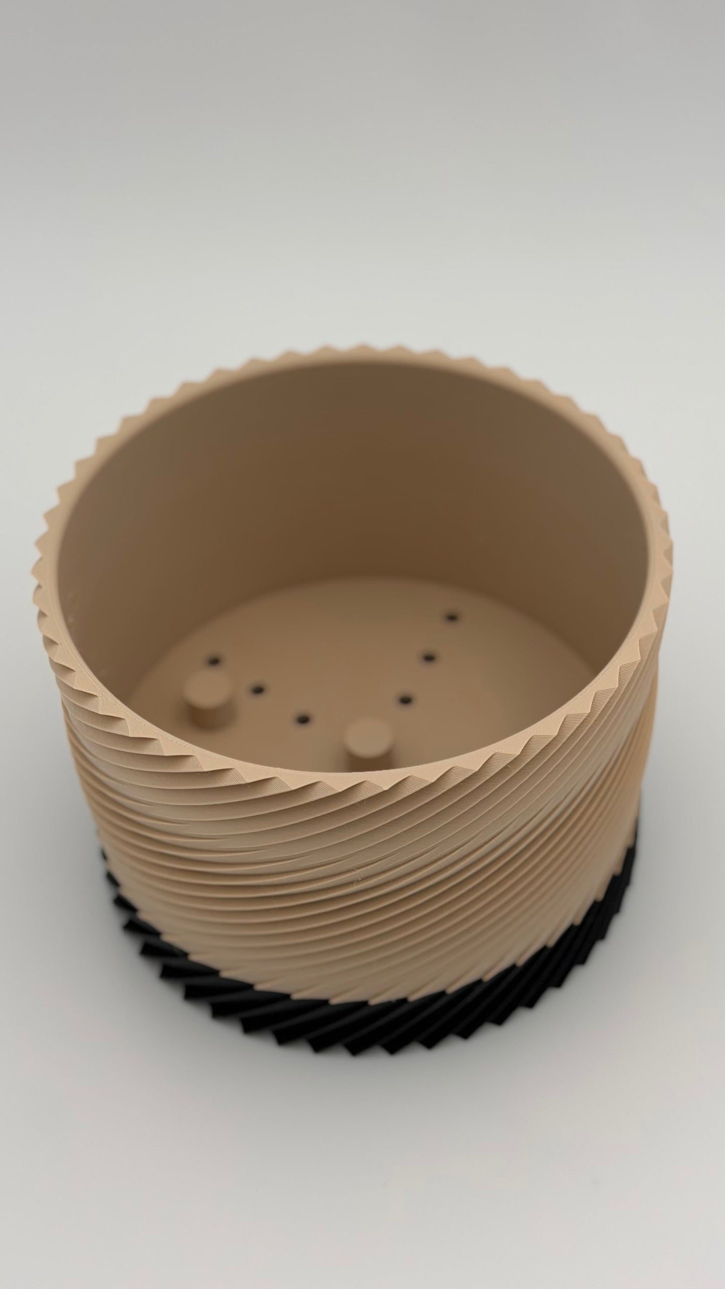 Groove-Vase mit Wasserbehälter