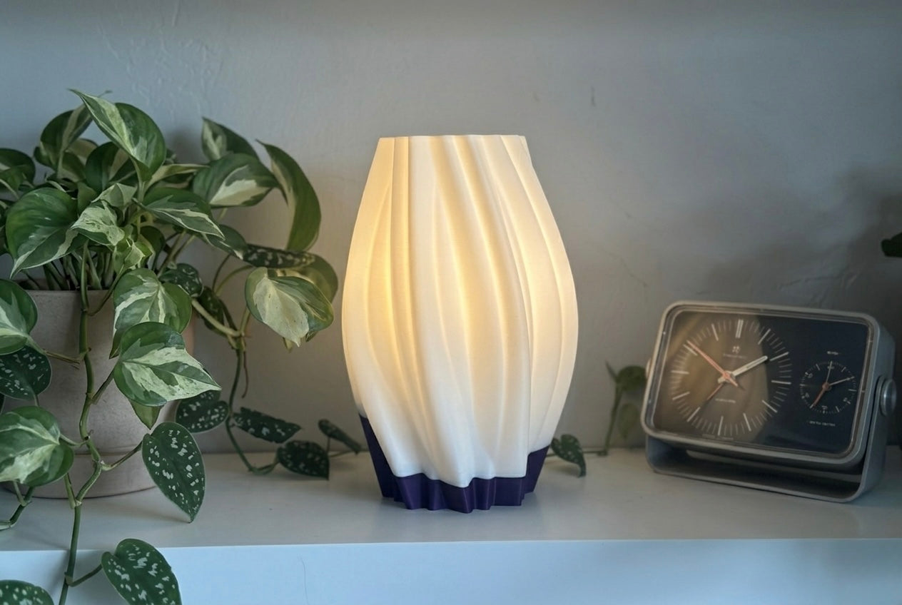 Wellen-Tischlampe