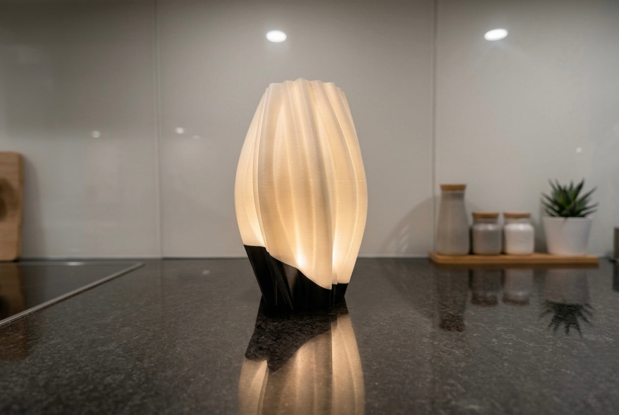 Wellen-Tischlampe